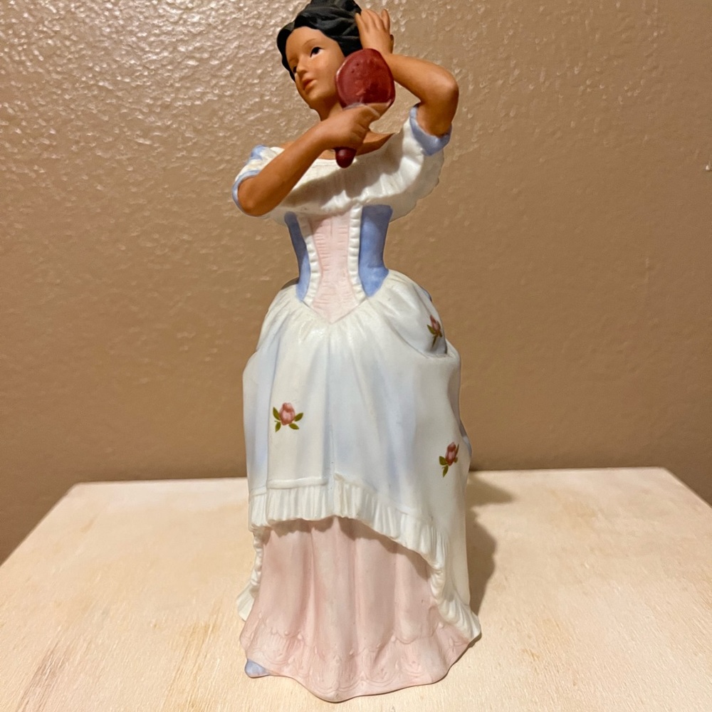 HOMCO Victorian Lady Anna Marie